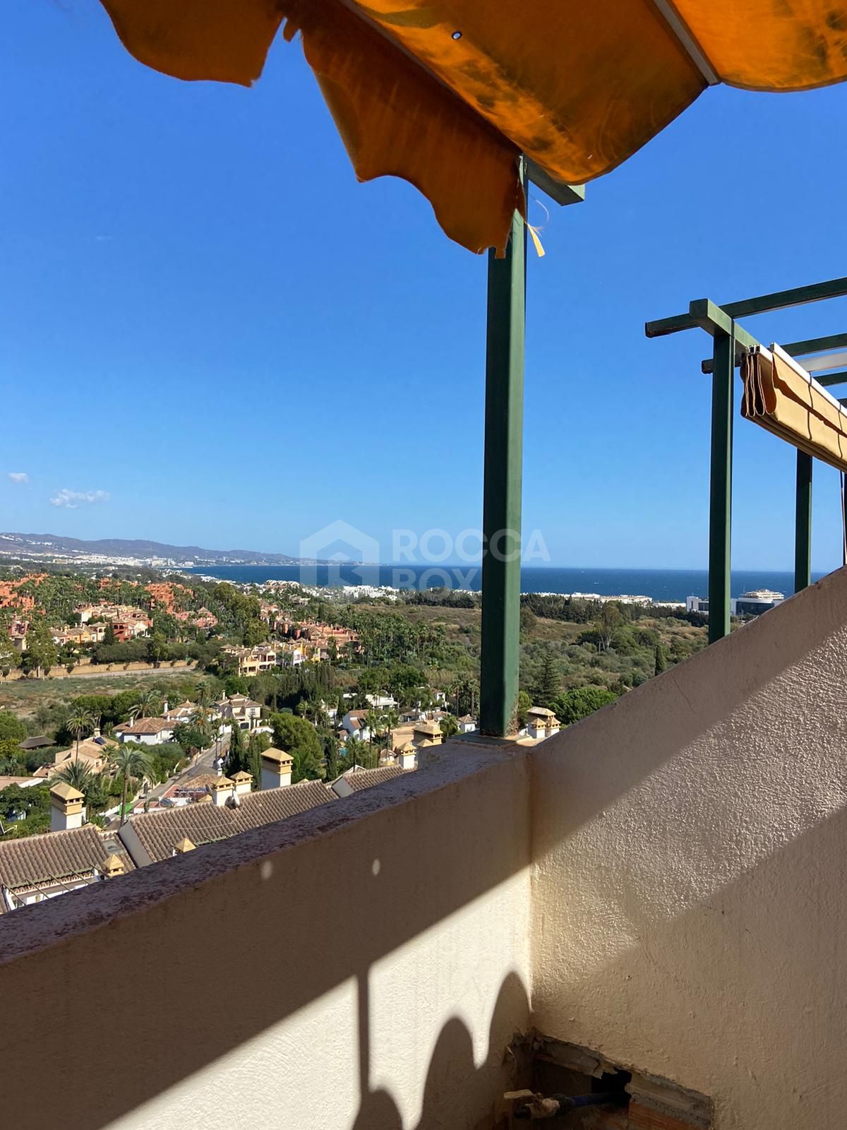 A FANTASTIC OPPORTUNITY TO ACQUIRE A BRAND NEW FULLY RENOVATED DUPLEX PENTHOUSE IN SEÑORIO DE ALOHA.