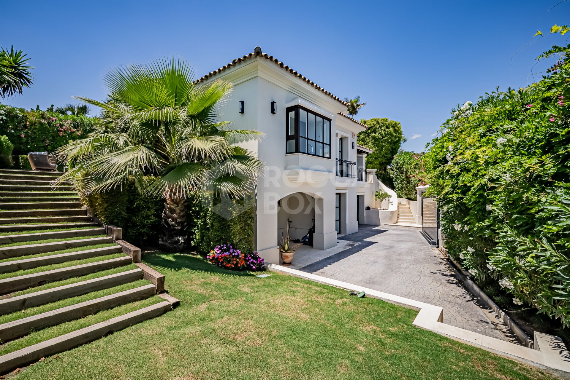 Exquisite villa nestled in the heart of the Golf Valley!
