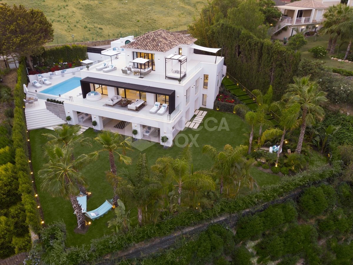 A stunning contemporary villa, residing in the heart of the Golf valley within walking distance to Los Naranjos golf course.