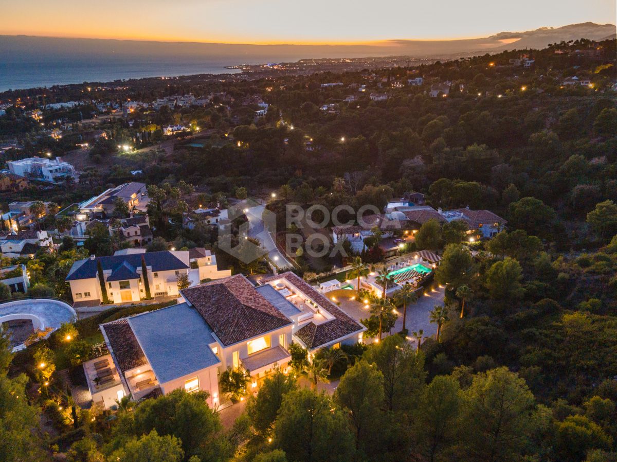 A true masterpiece in Marbella, located in the most prestigious gated community on the Costa del Sol: Cascada de Camoján.