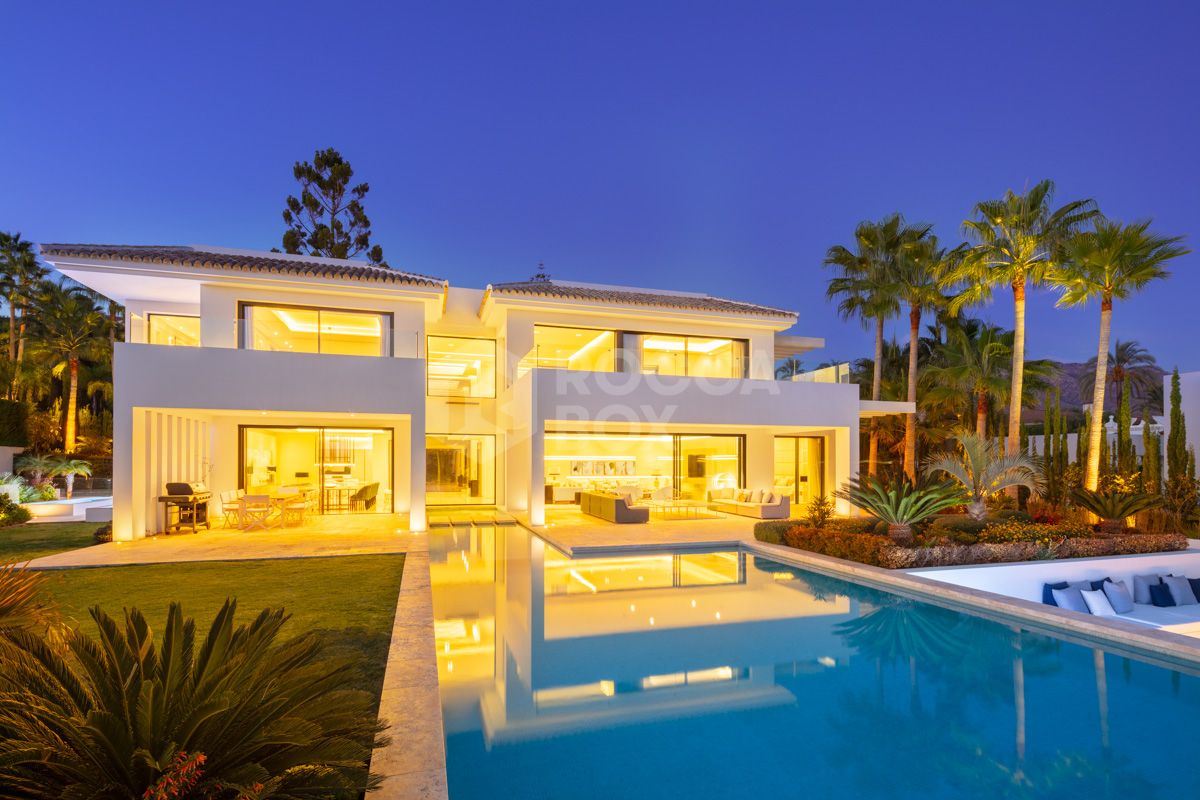 A stunning modern villa located in the prestigious community of La Cerquilla.