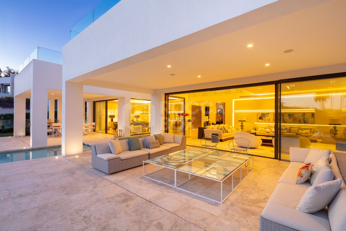 A stunning modern villa located in the prestigious community of La Cerquilla.