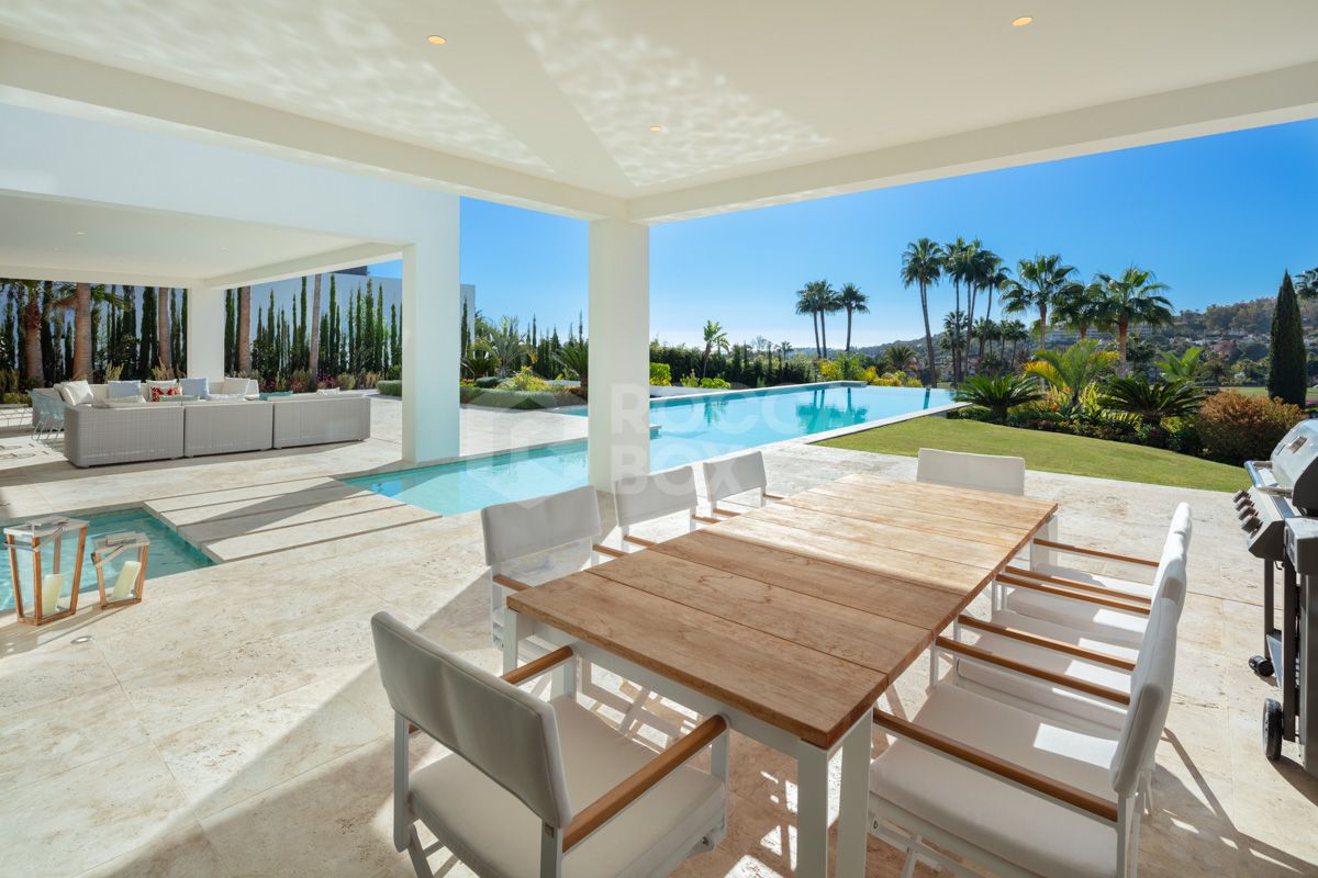 A stunning modern villa located in the prestigious community of La Cerquilla.