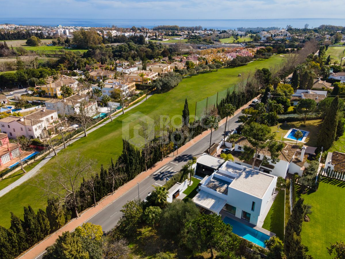 Contemporary built villa located in a prime position beside Guadalmina Golf Course.