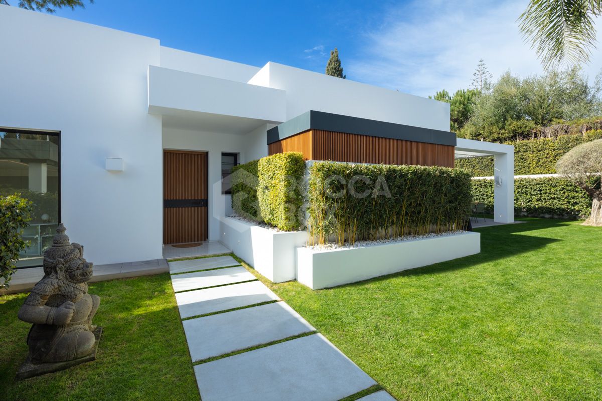 Contemporary built villa located in a prime position beside Guadalmina Golf Course.