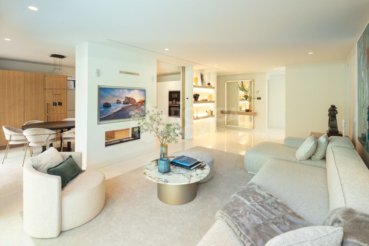 Contemporary built villa located in a prime position beside Guadalmina Golf Course.