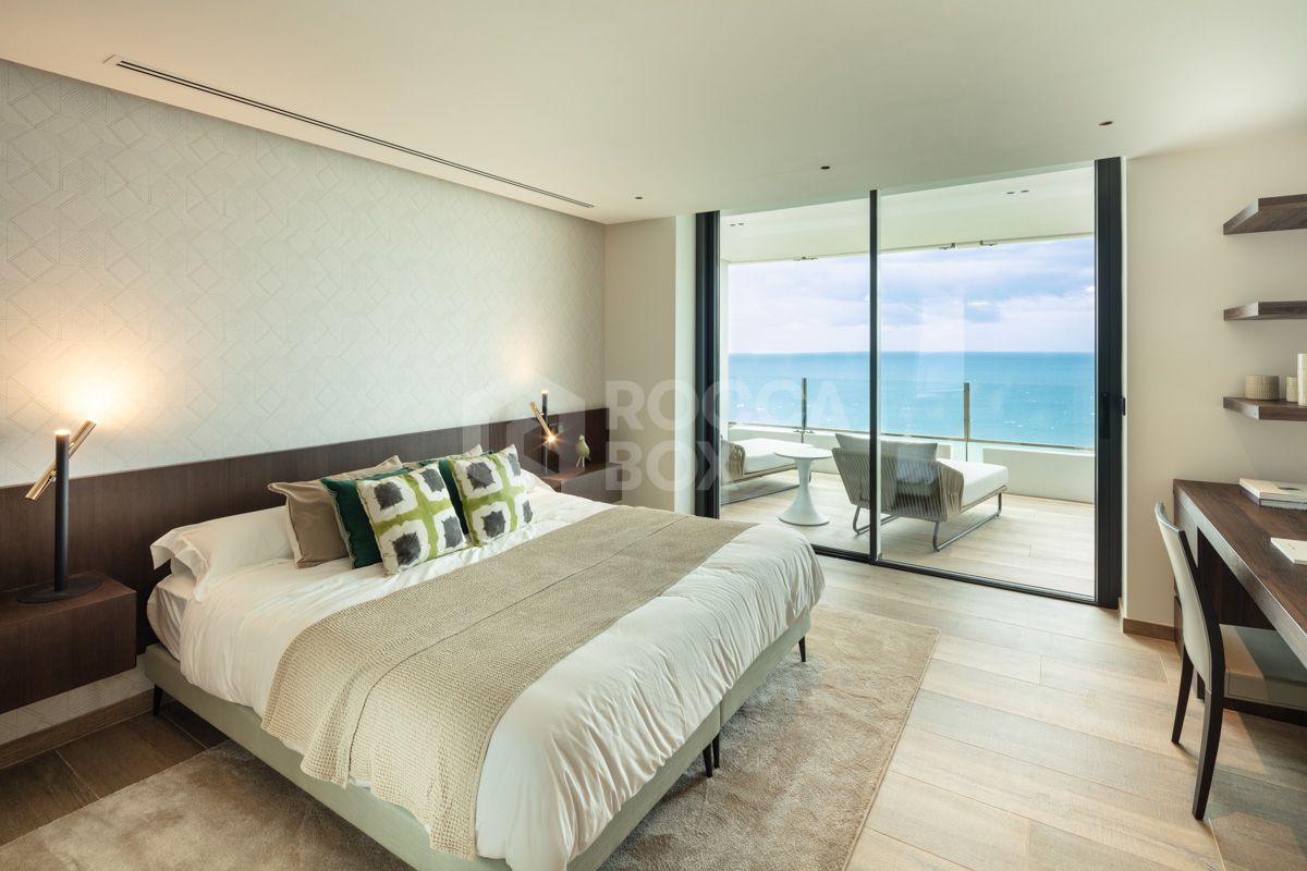 Trendy Cosmopolitan Beachfront Living Meets Contemporary And Luxury.