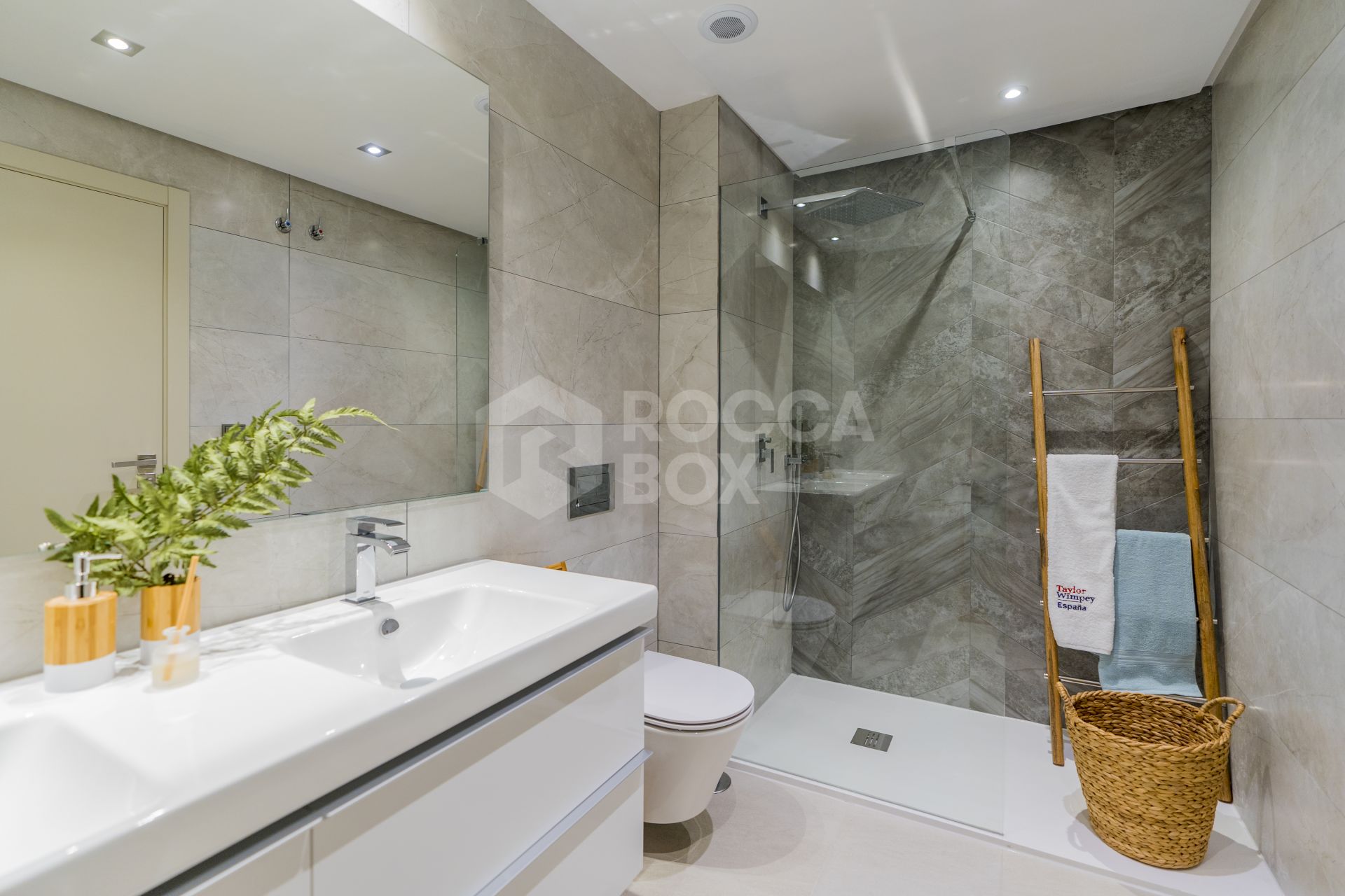 Exquisite Development with 14 Elegant Apartments and Penthouses