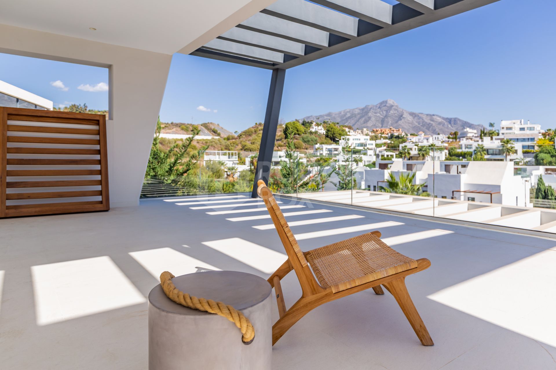 This outstanding contemporary masterpiece is situated in Nueva Andalucia, just 700m from the club house of Los Naranjos and 5kms from Puerto Banus with wide range of amenities.