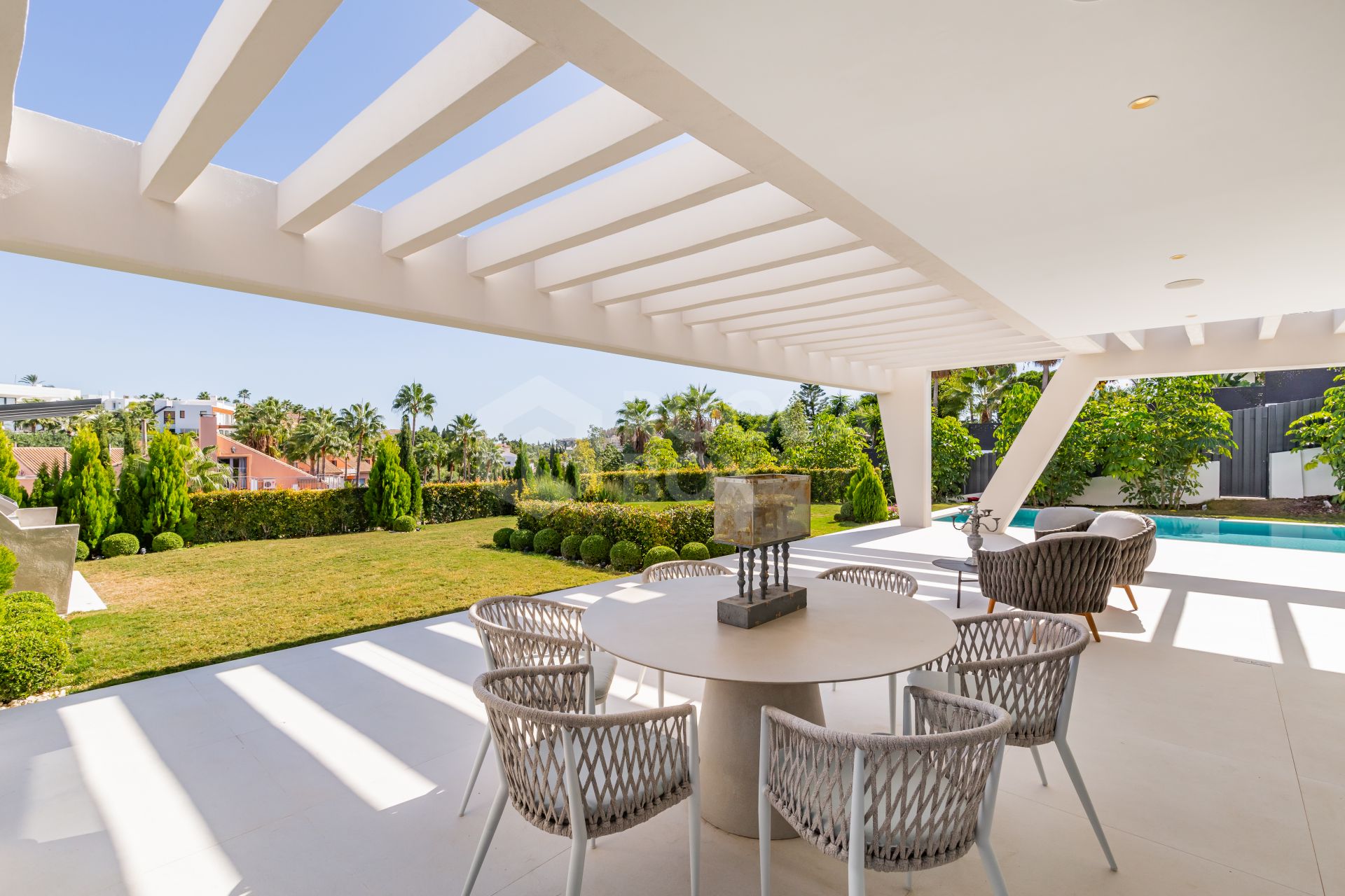 This outstanding contemporary masterpiece is situated in Nueva Andalucia, just 700m from the club house of Los Naranjos and 5kms from Puerto Banus with wide range of amenities.