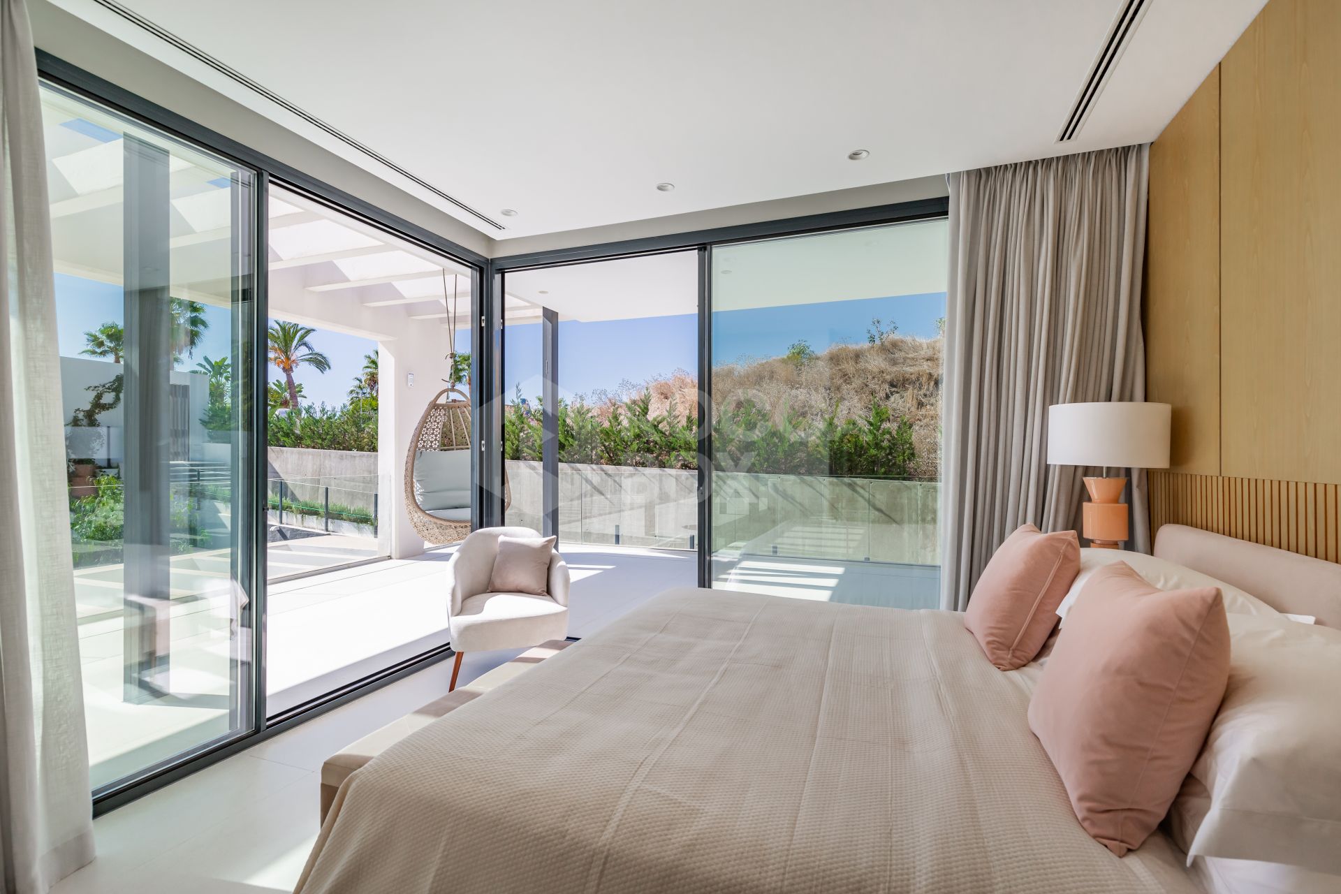 This outstanding contemporary masterpiece is situated in Nueva Andalucia, just 700m from the club house of Los Naranjos and 5kms from Puerto Banus with wide range of amenities.