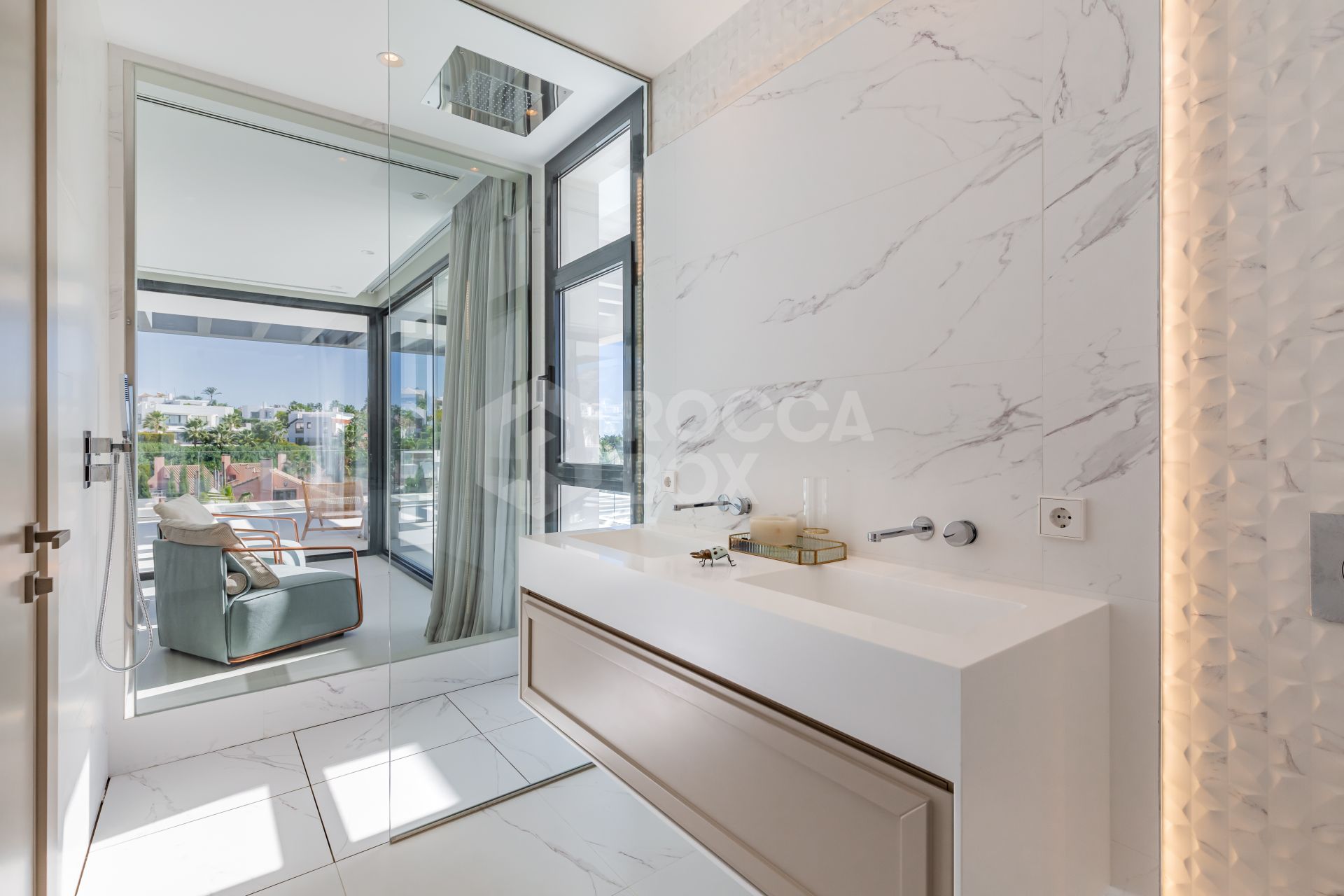 This outstanding contemporary masterpiece is situated in Nueva Andalucia, just 700m from the club house of Los Naranjos and 5kms from Puerto Banus with wide range of amenities.