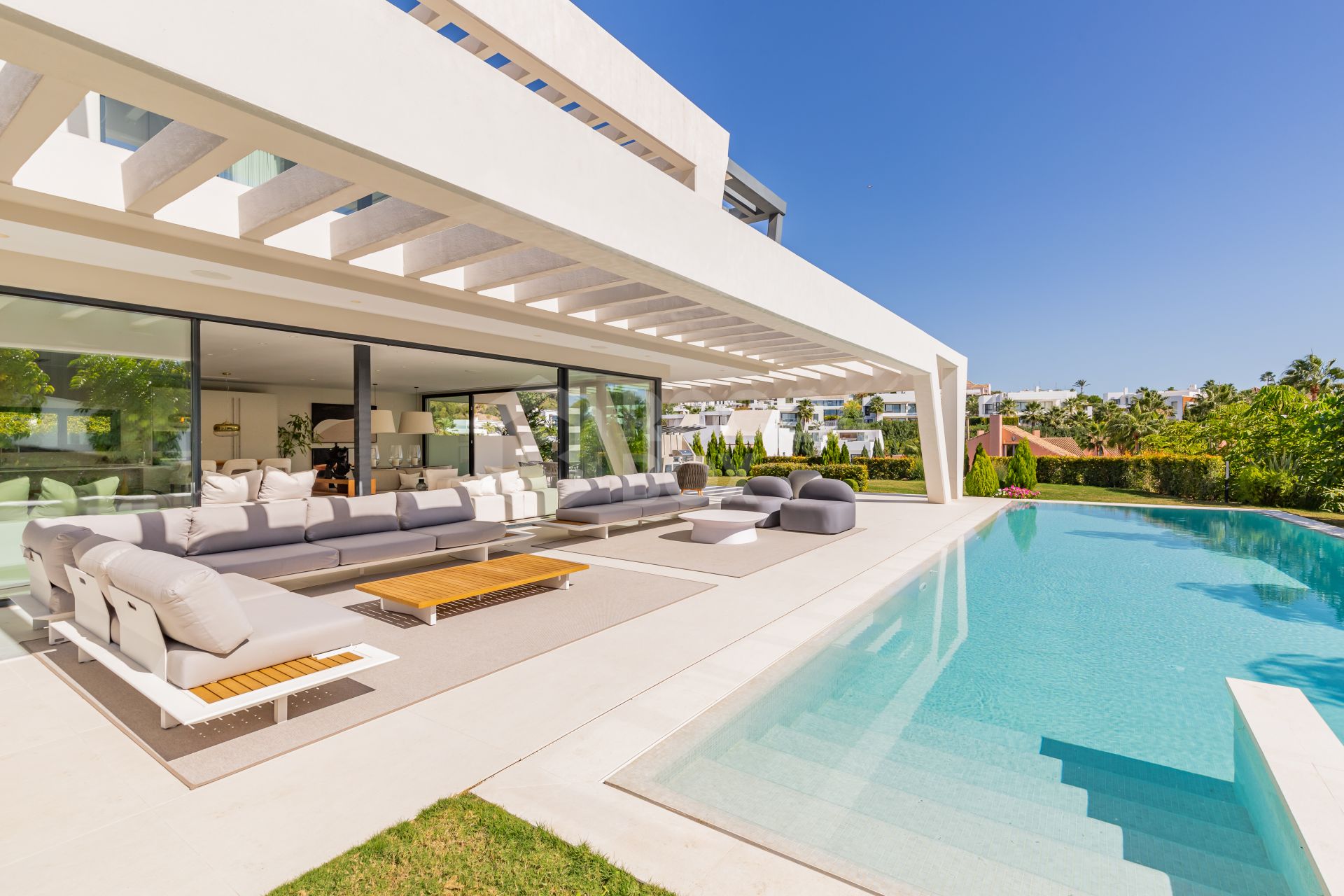 This outstanding contemporary masterpiece is situated in Nueva Andalucia, just 700m from the club house of Los Naranjos and 5kms from Puerto Banus with wide range of amenities.