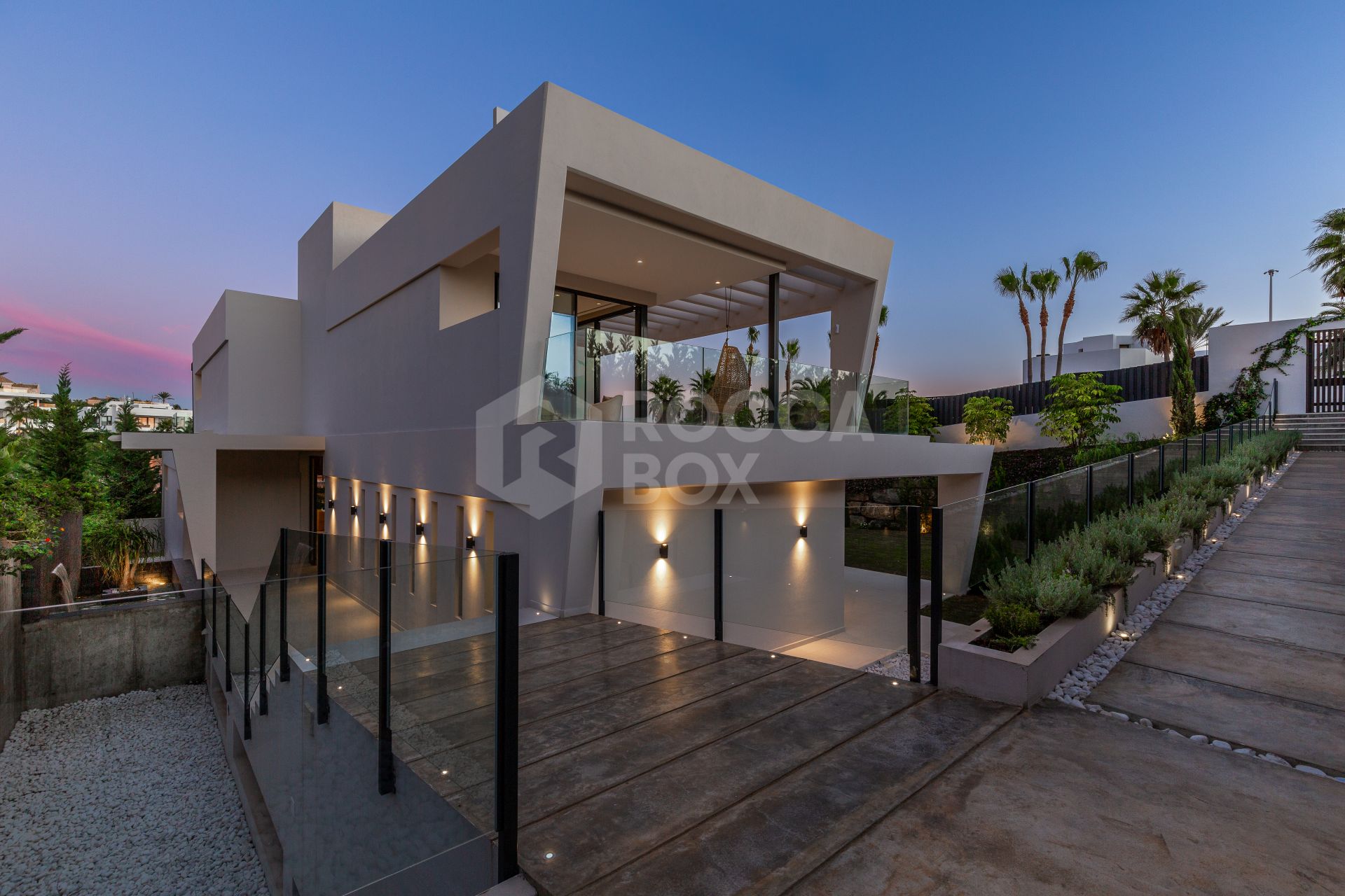This outstanding contemporary masterpiece is situated in Nueva Andalucia, just 700m from the club house of Los Naranjos and 5kms from Puerto Banus with wide range of amenities.
