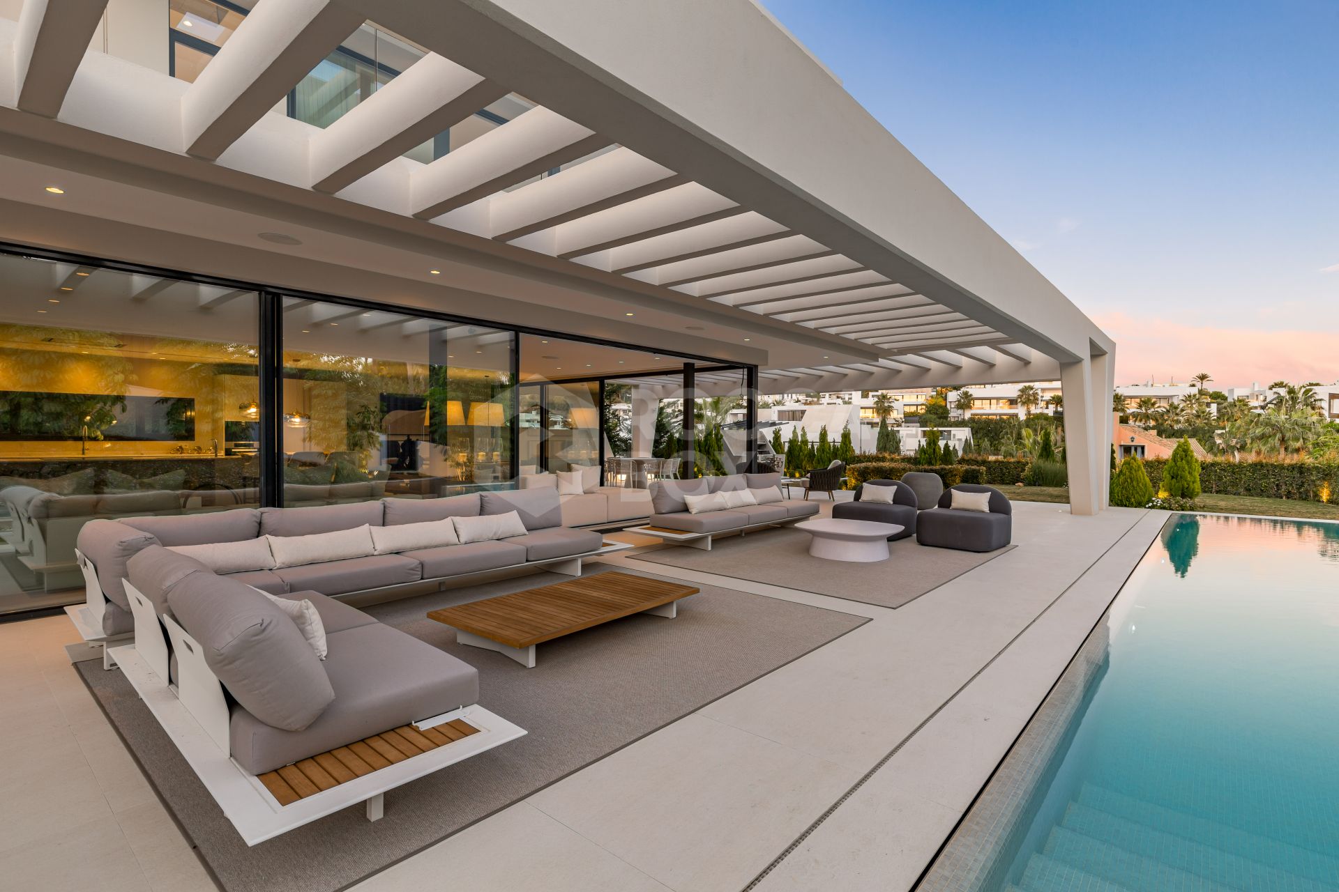 This outstanding contemporary masterpiece is situated in Nueva Andalucia, just 700m from the club house of Los Naranjos and 5kms from Puerto Banus with wide range of amenities.