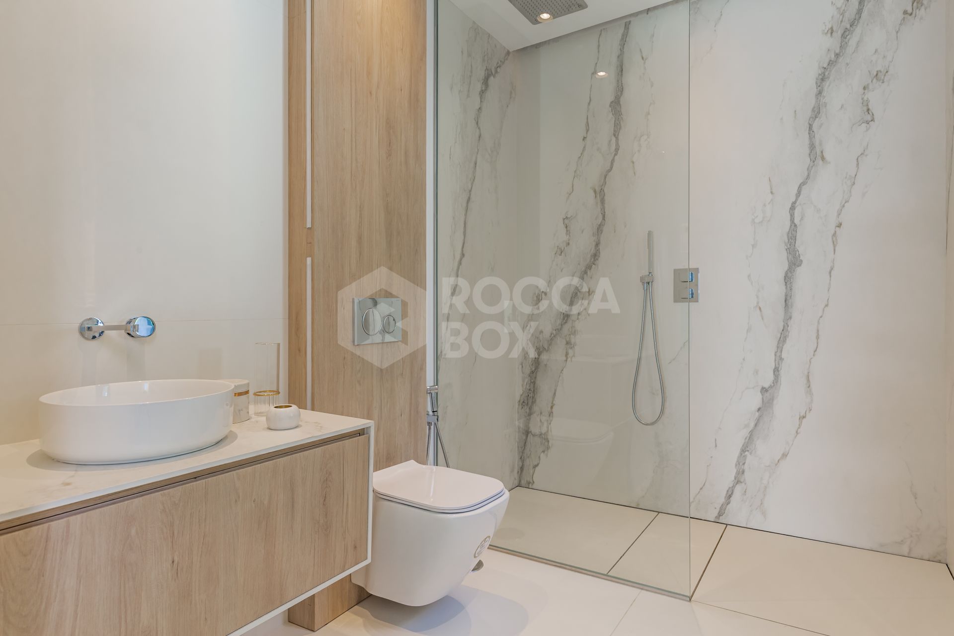 This outstanding contemporary masterpiece is situated in Nueva Andalucia, just 700m from the club house of Los Naranjos and 5kms from Puerto Banus with wide range of amenities.