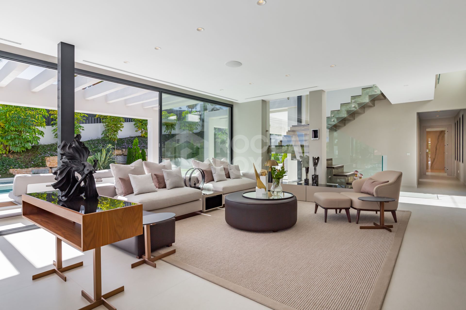 This outstanding contemporary masterpiece is situated in Nueva Andalucia, just 700m from the club house of Los Naranjos and 5kms from Puerto Banus with wide range of amenities.