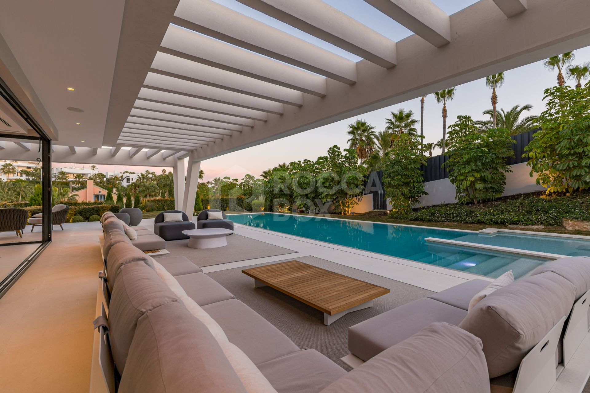 This outstanding contemporary masterpiece is situated in Nueva Andalucia, just 700m from the club house of Los Naranjos and 5kms from Puerto Banus with wide range of amenities.
