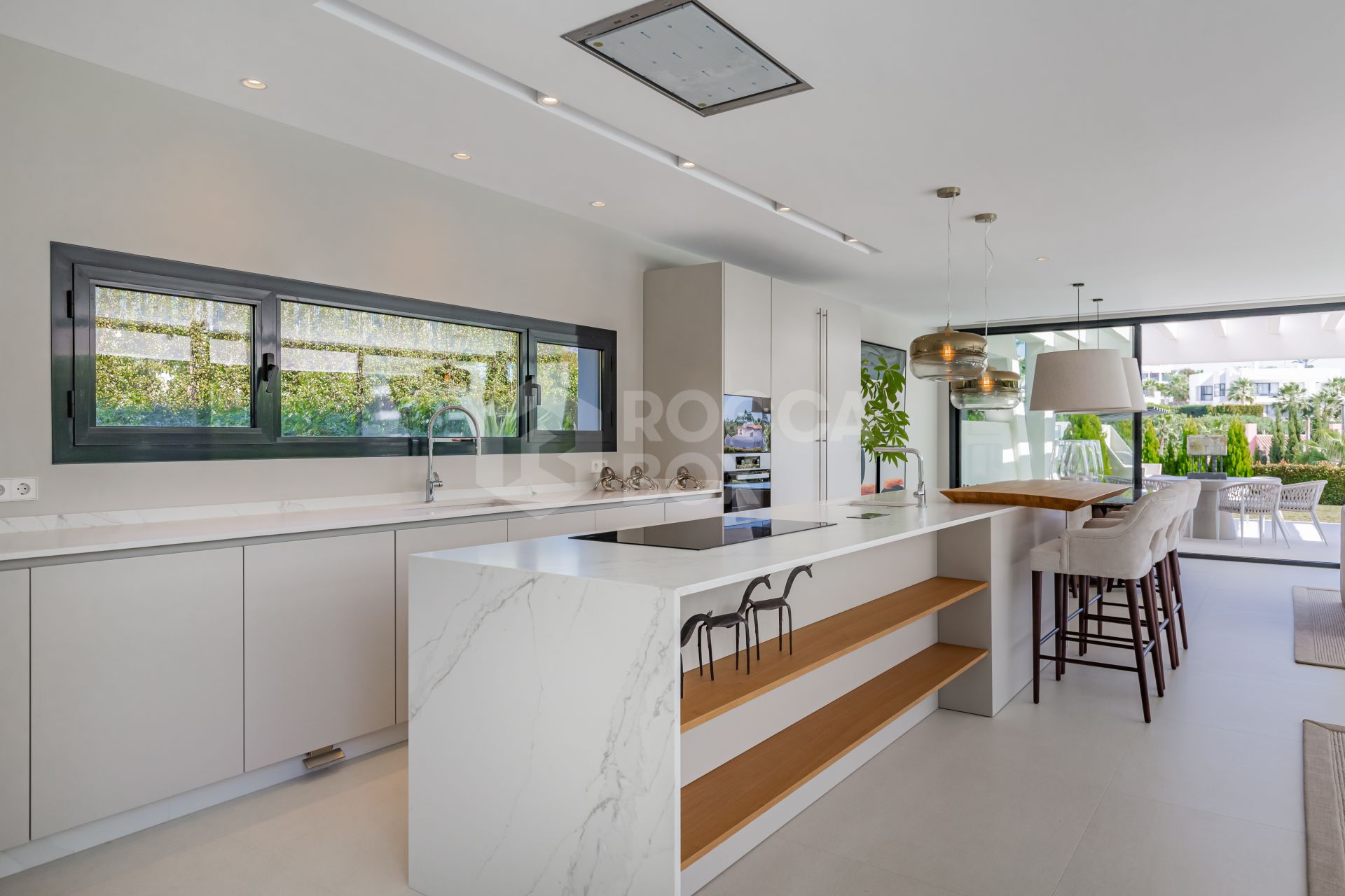 This outstanding contemporary masterpiece is situated in Nueva Andalucia, just 700m from the club house of Los Naranjos and 5kms from Puerto Banus with wide range of amenities.