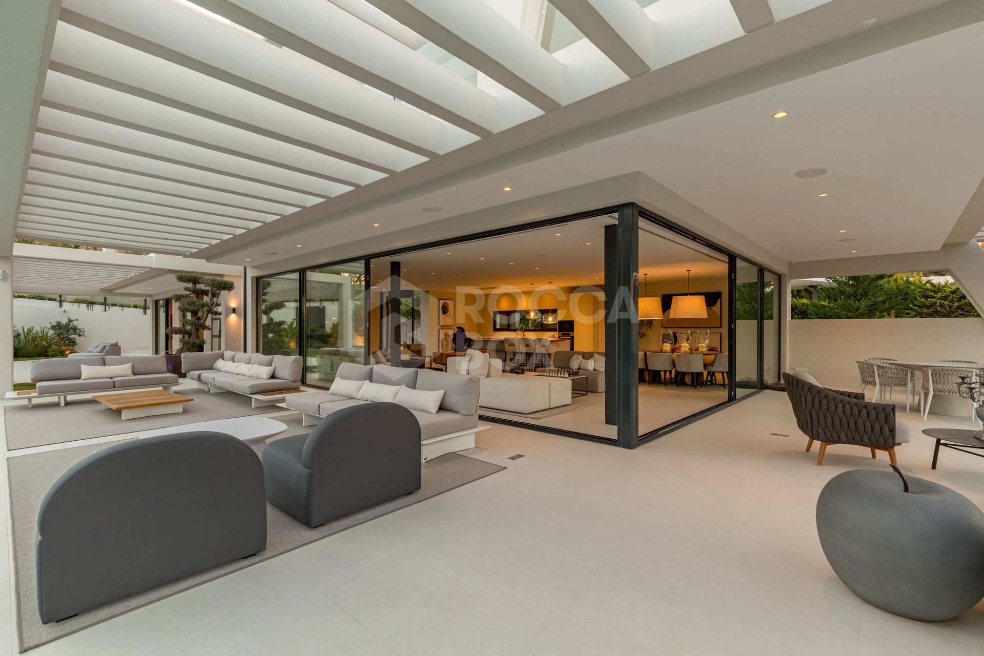 This outstanding contemporary masterpiece is situated in Nueva Andalucia, just 700m from the club house of Los Naranjos and 5kms from Puerto Banus with wide range of amenities.