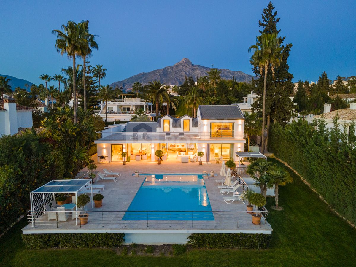 Presenting Villa Rosetti a fantastic investment opportunity in the heart of the Golf Valley of Marbella.