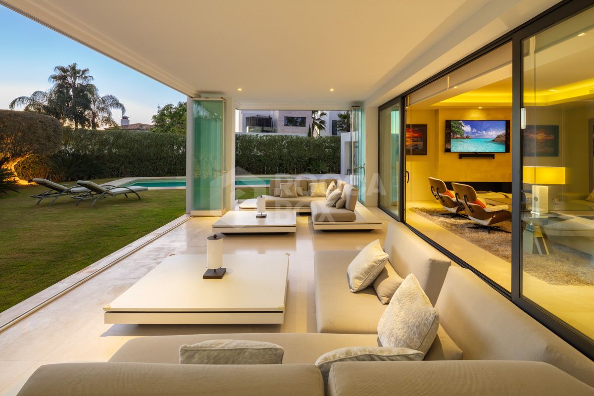 Exquisite Modern Villa in Altos de Puente Romano