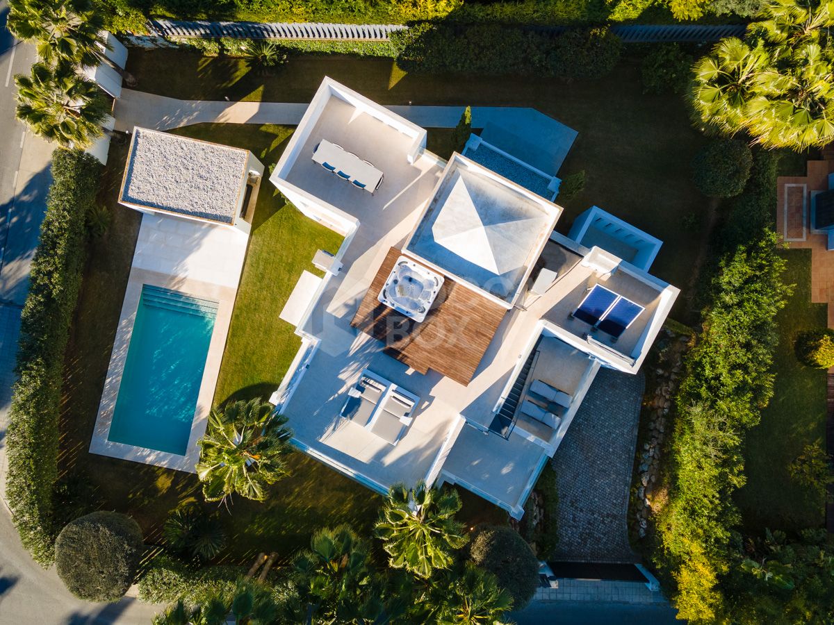 Exquisite Modern Villa in Altos de Puente Romano