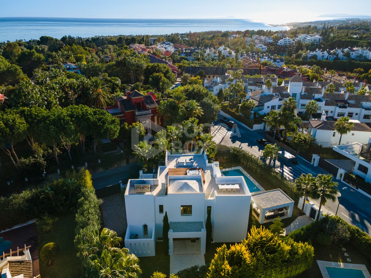 Exquisite Modern Villa in Altos de Puente Romano