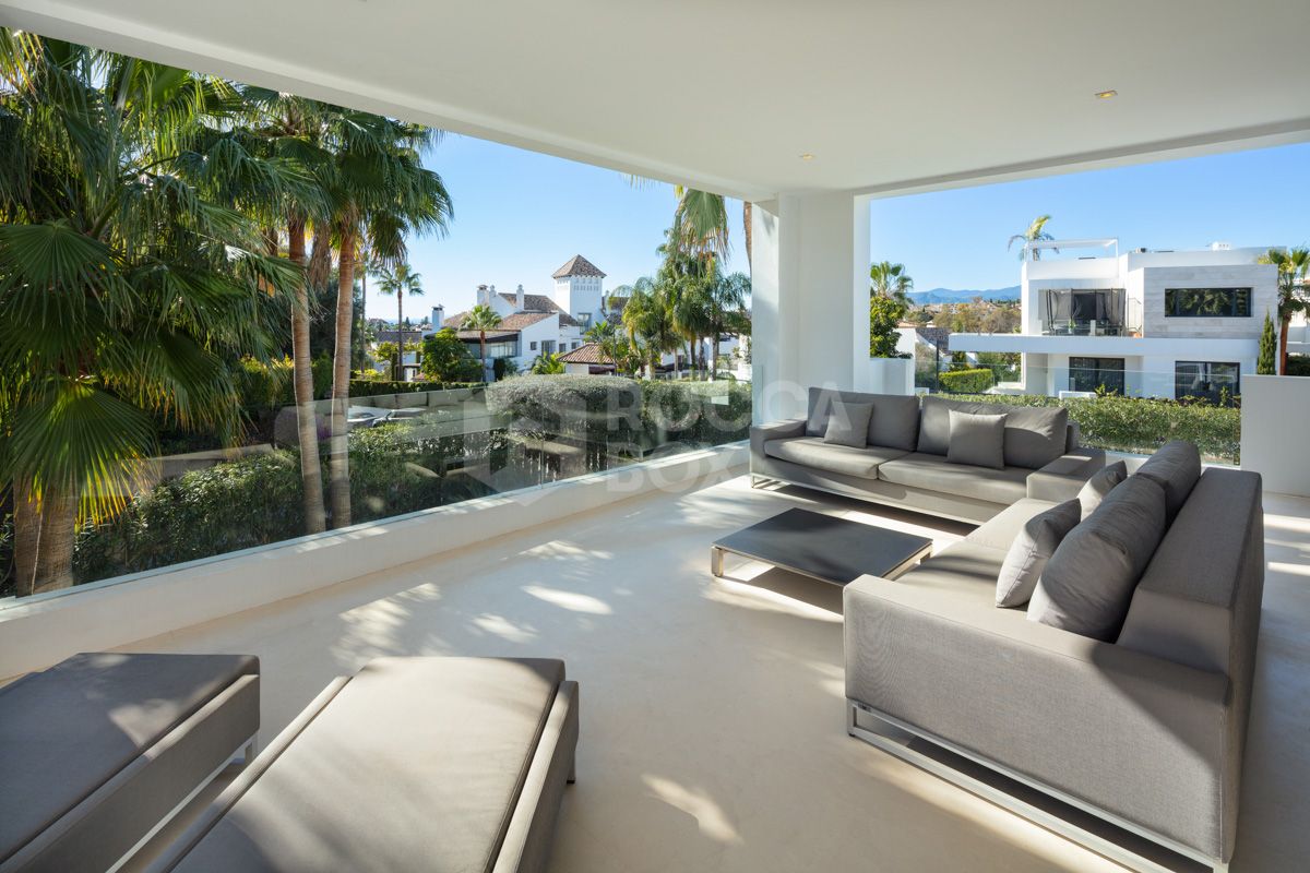 Exquisite Modern Villa in Altos de Puente Romano