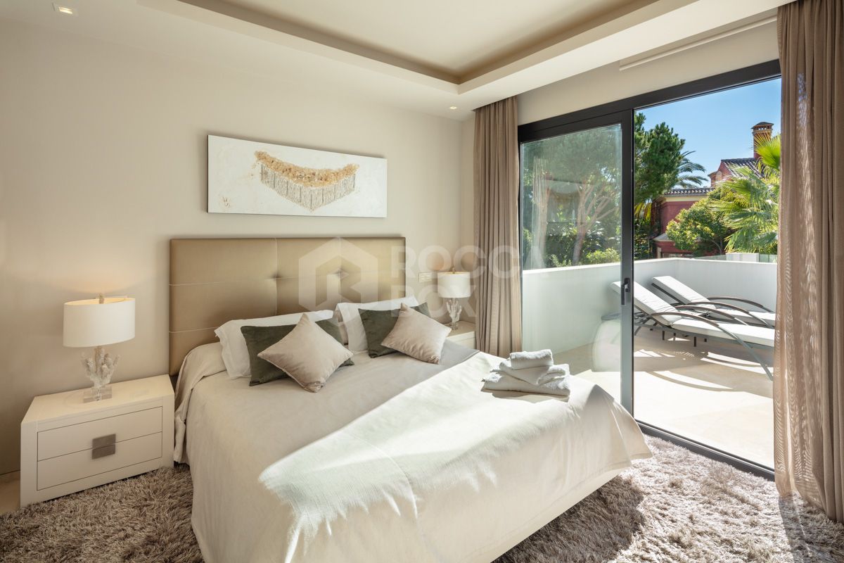 Exquisite Modern Villa in Altos de Puente Romano
