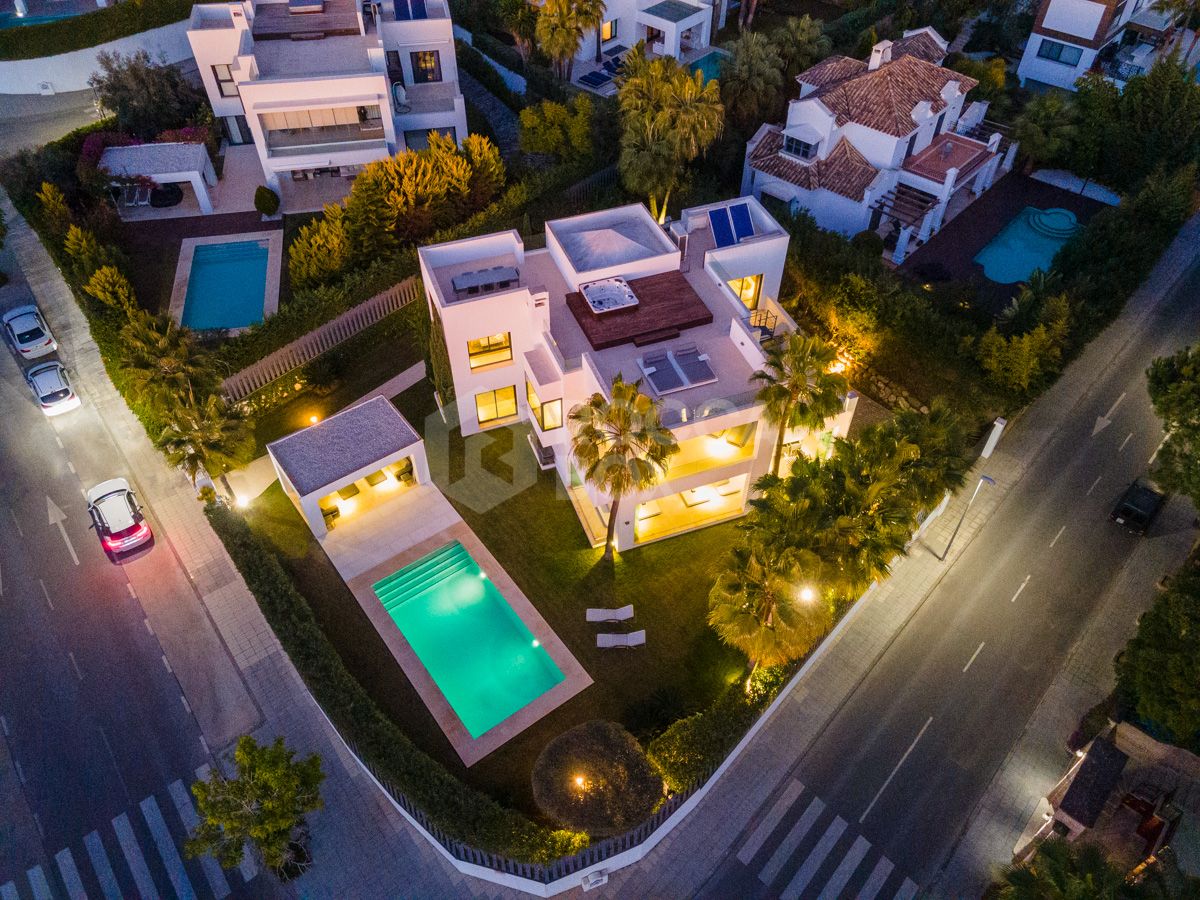 Exquisite Modern Villa in Altos de Puente Romano
