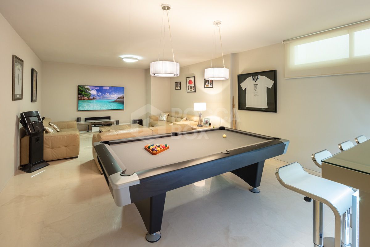 Exquisite Modern Villa in Altos de Puente Romano