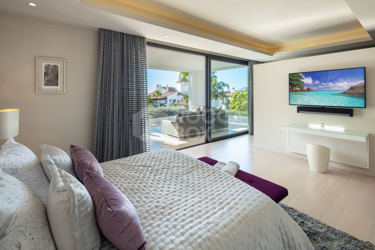 Exquisite Modern Villa in Altos de Puente Romano