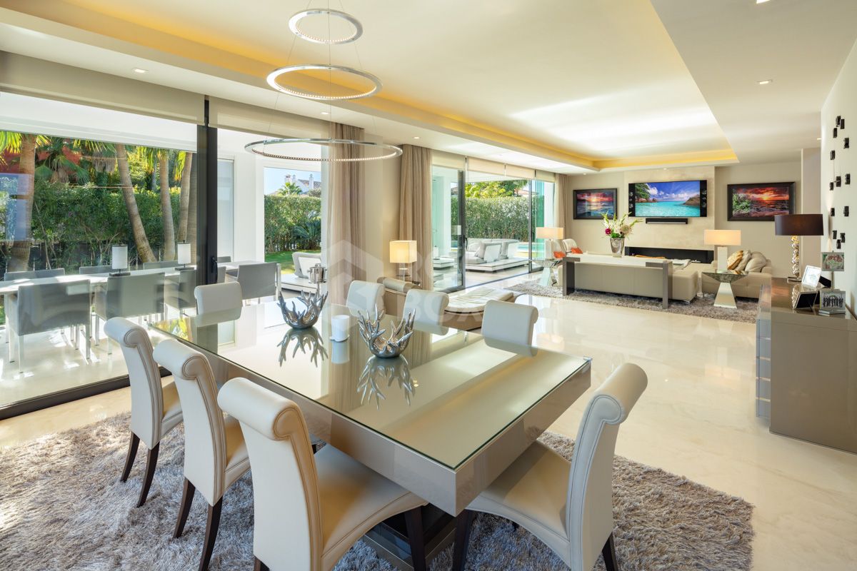 Exquisite Modern Villa in Altos de Puente Romano