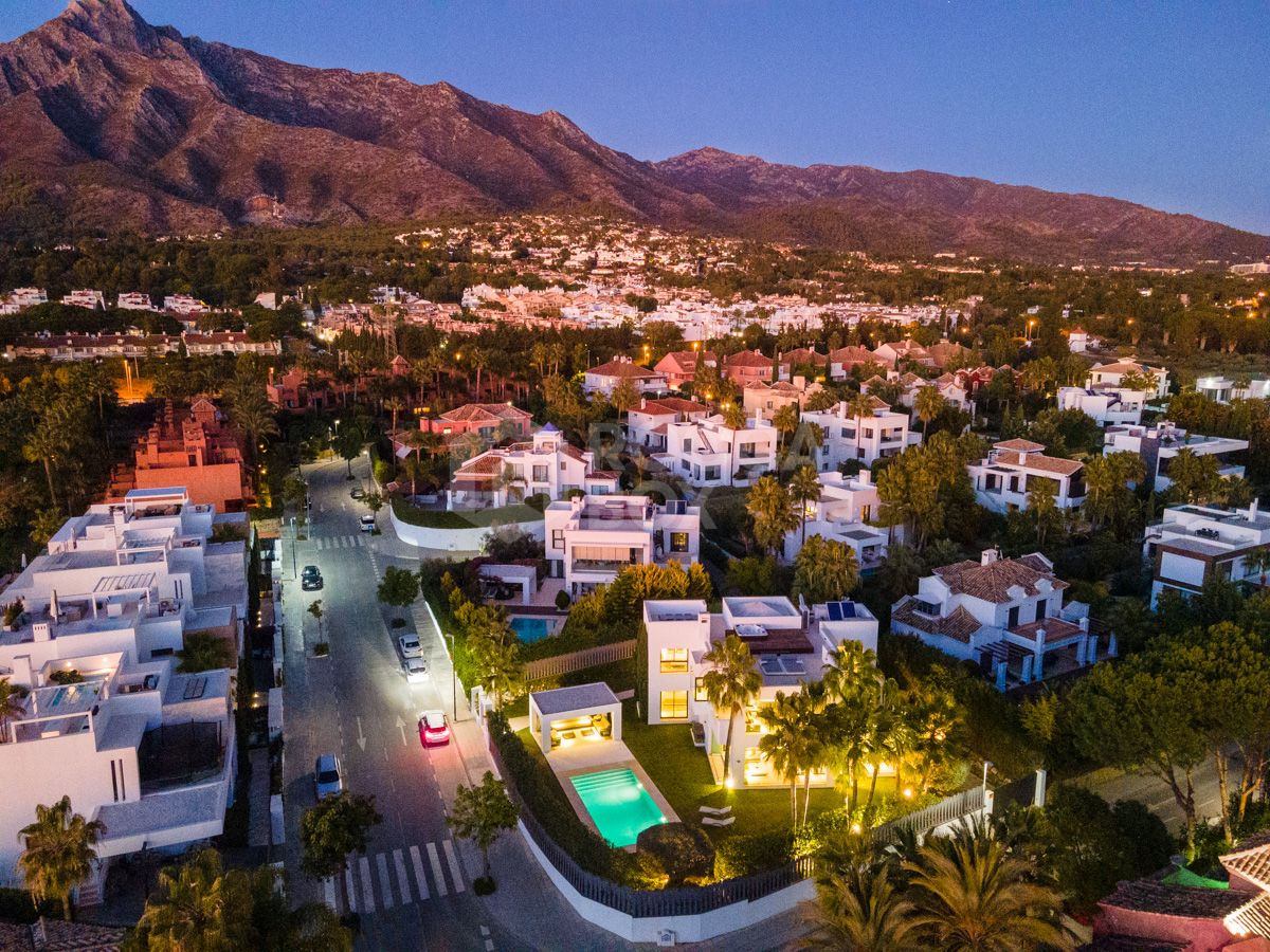 Exquisite Modern Villa in Altos de Puente Romano