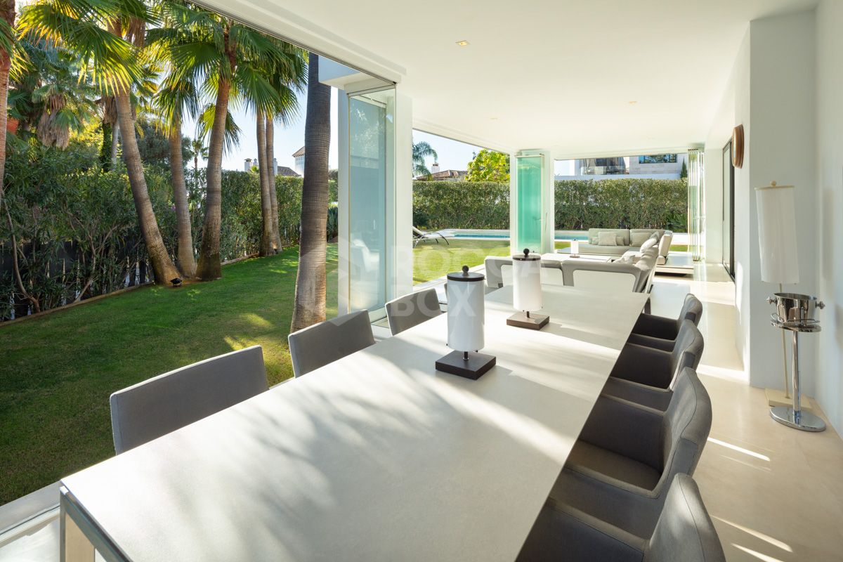 Exquisite Modern Villa in Altos de Puente Romano