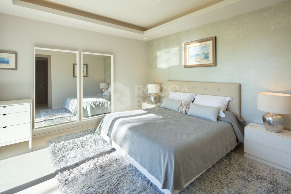 Exquisite Modern Villa in Altos de Puente Romano
