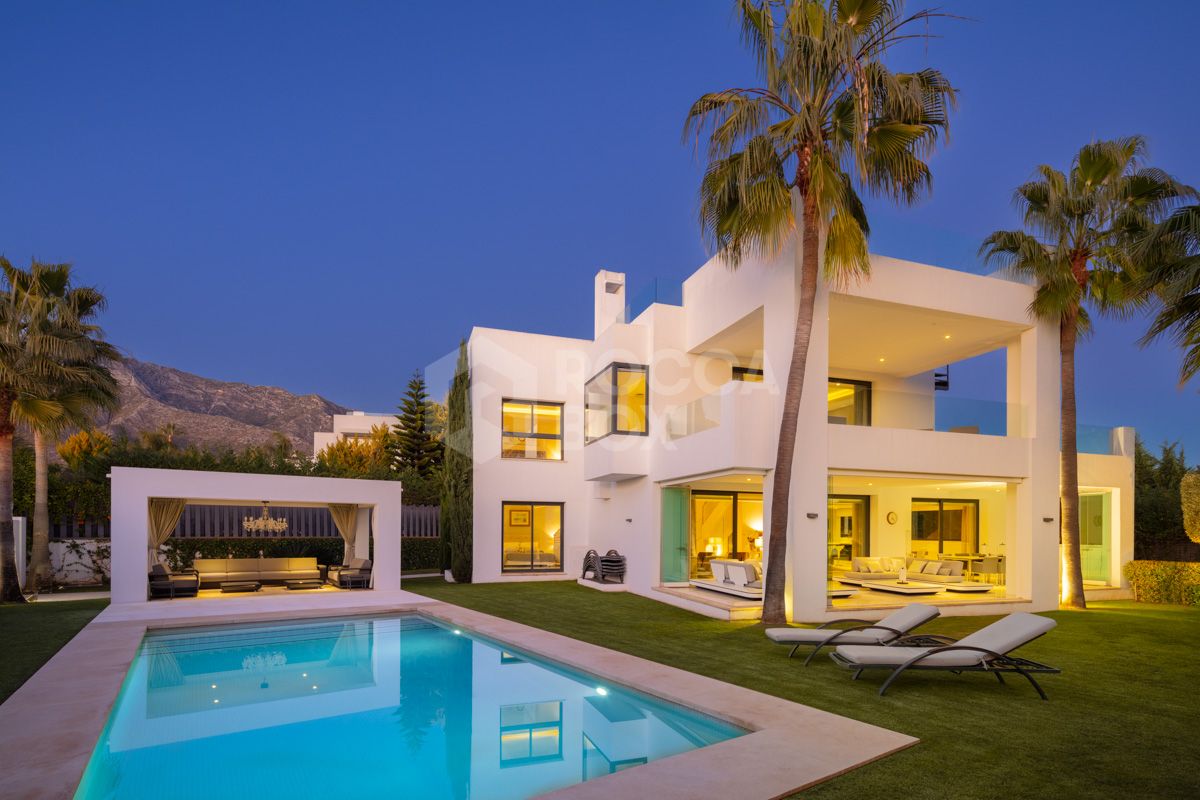 Exquisite Modern Villa in Altos de Puente Romano