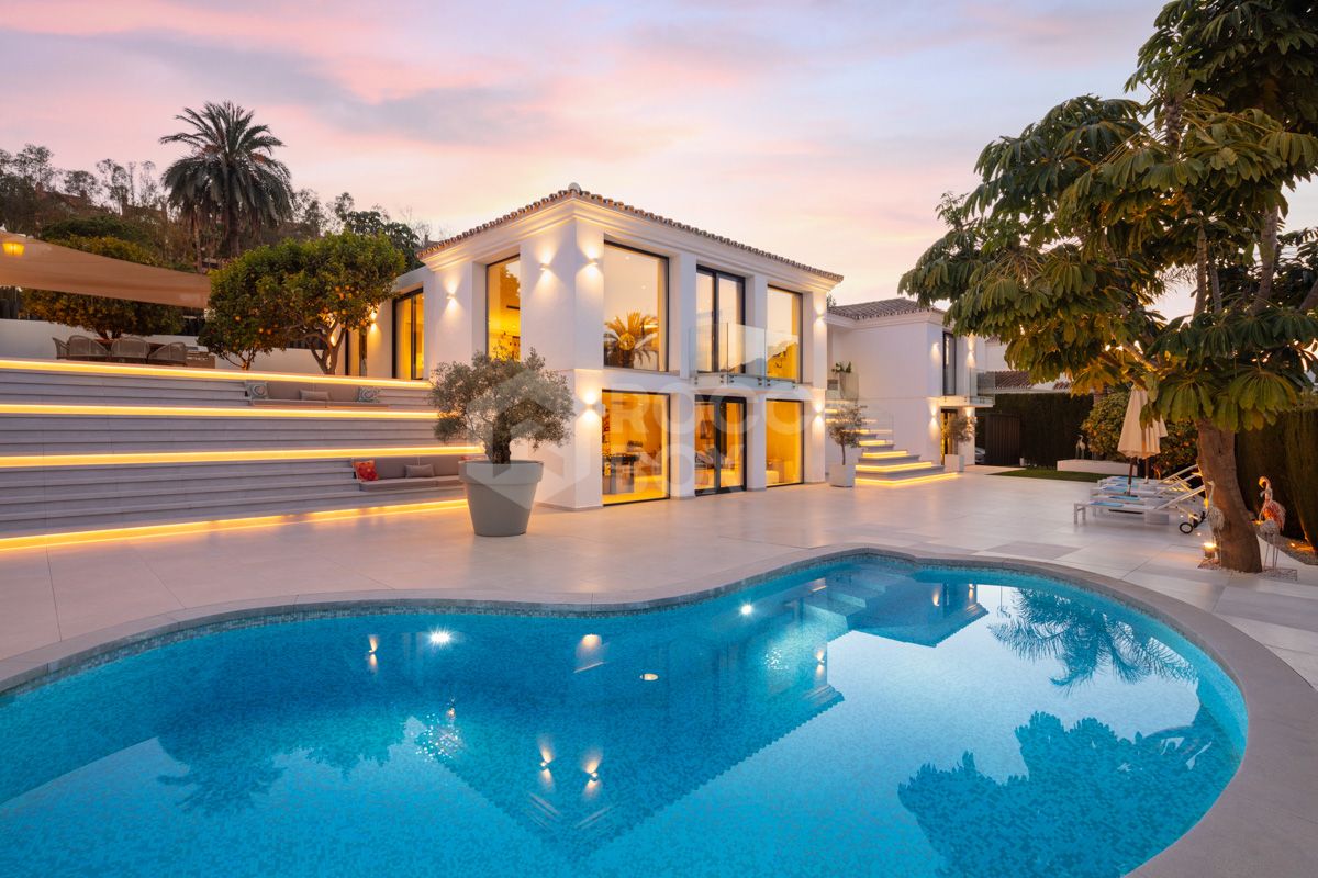 Exquisite Modern Villa in the Heart of Nueva Andalucía's Golf Valley