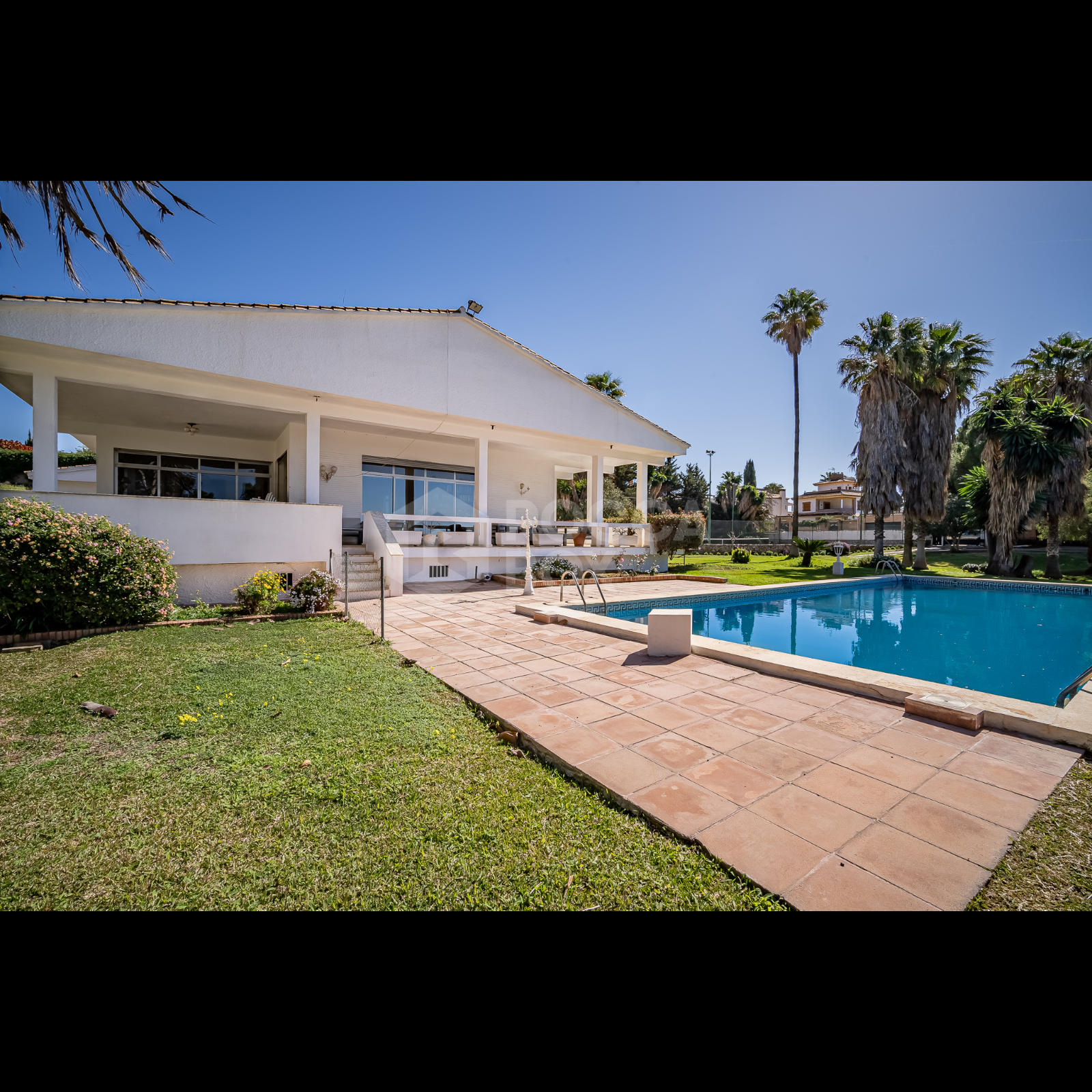 Prime Investment Opportunity with Spectacular Sea Views