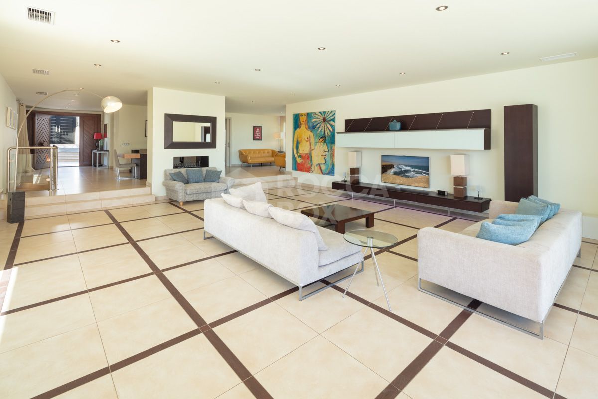 Immaculate Single-Level Villa with Scenic Golf and Mountain Views