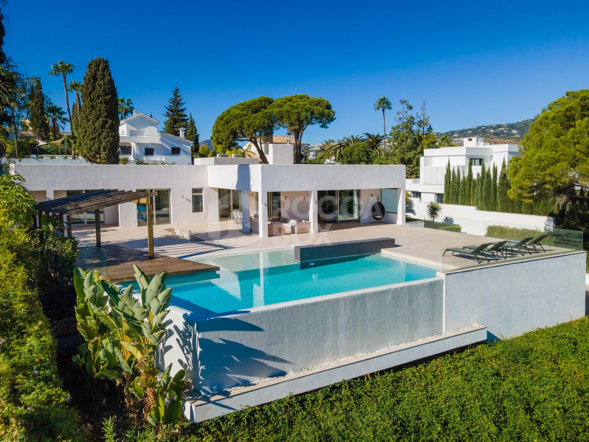 Immaculate Single-Level Villa with Scenic Golf and Mountain Views