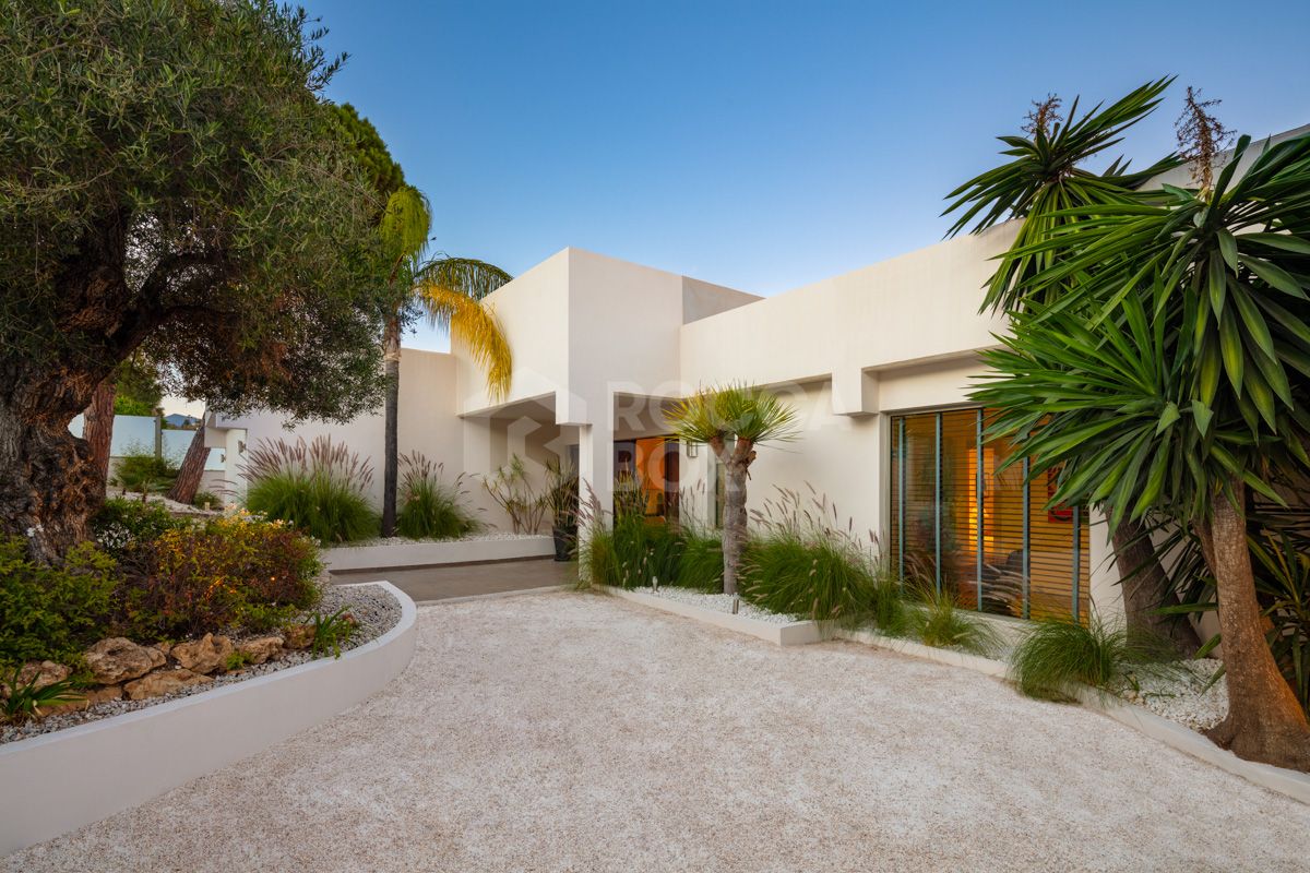 Immaculate Single-Level Villa with Scenic Golf and Mountain Views
