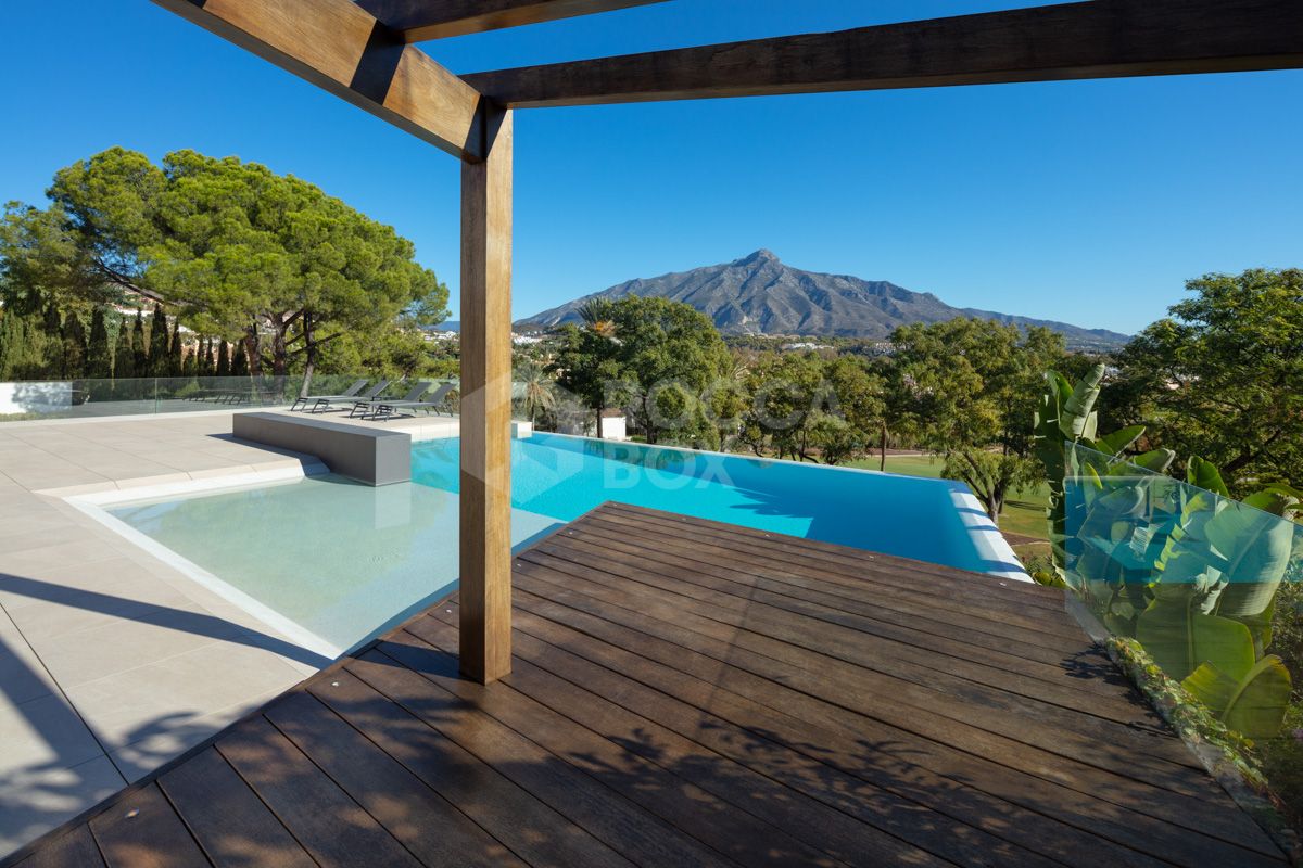 Immaculate Single-Level Villa with Scenic Golf and Mountain Views