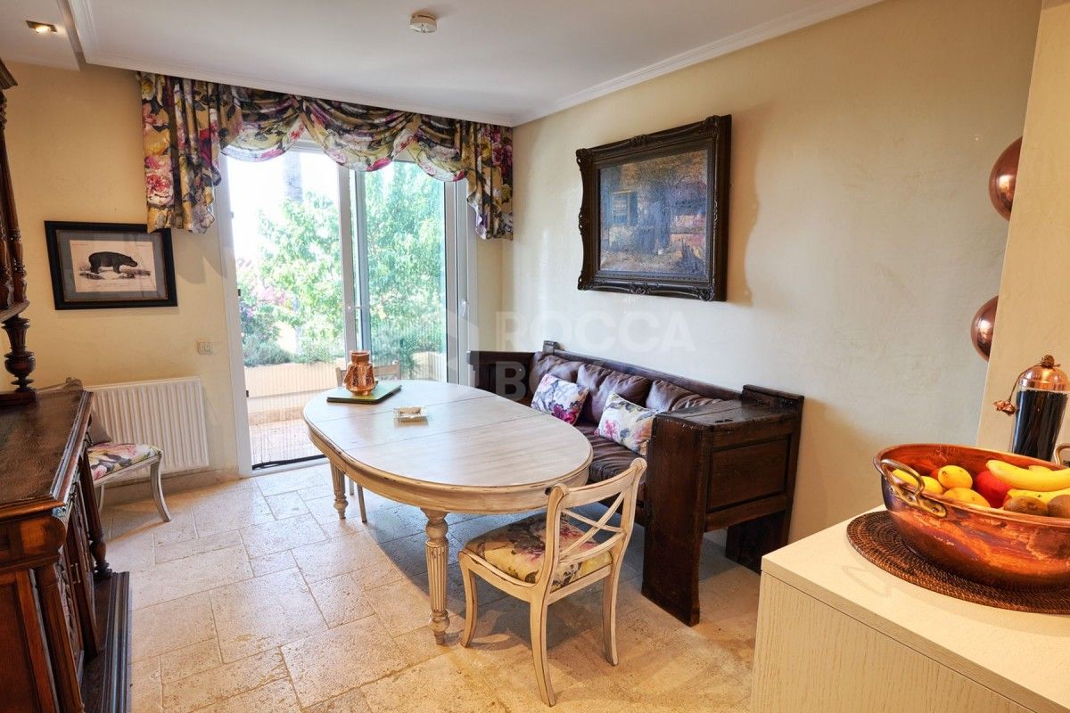 Spacious 7 bed villa for sale in La Cerquilla in Nueva Andalucia