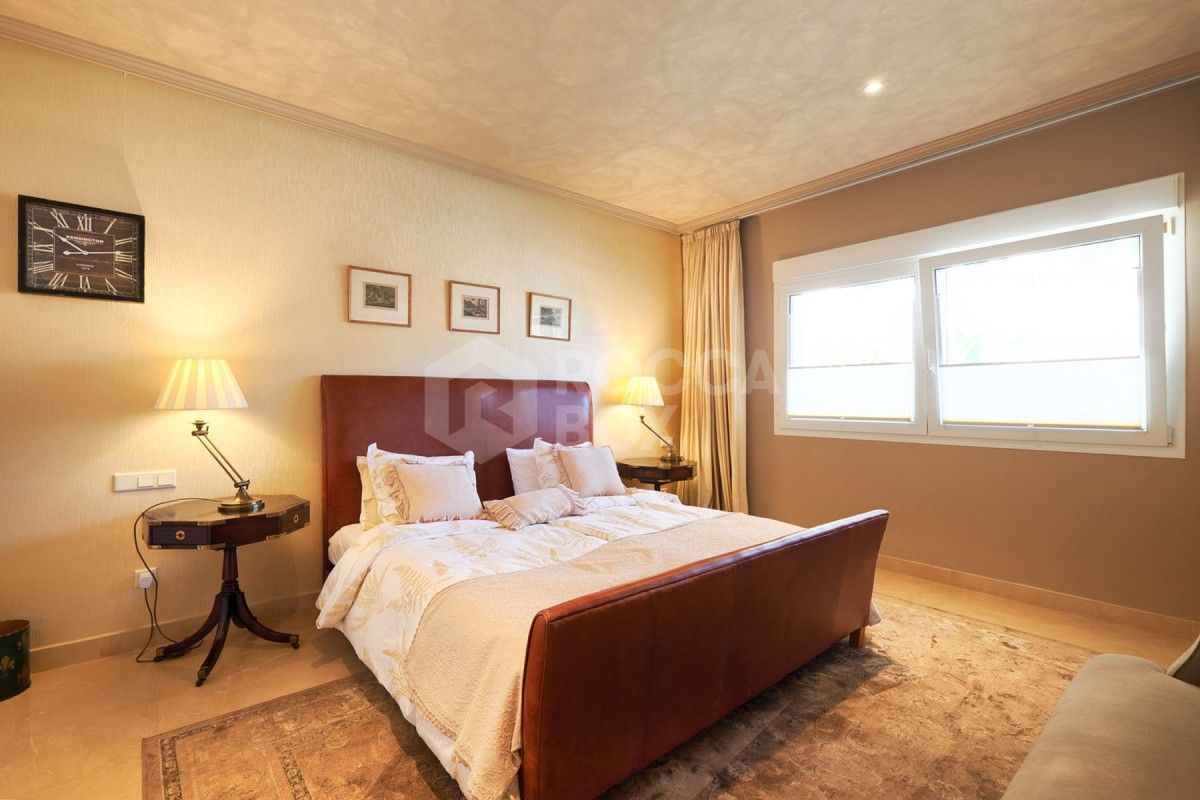 Spacious 7 bed villa for sale in La Cerquilla in Nueva Andalucia