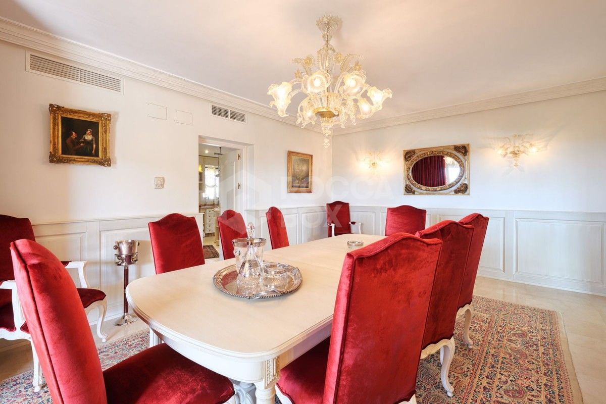 Spacious 7 bed villa for sale in La Cerquilla in Nueva Andalucia