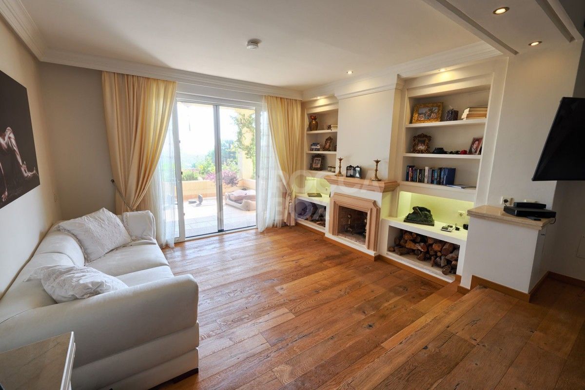 Spacious 7 bed villa for sale in La Cerquilla in Nueva Andalucia