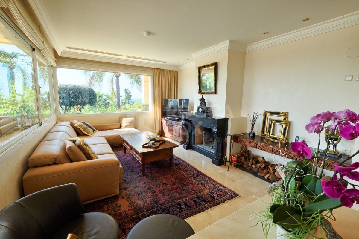 Spacious 7 bed villa for sale in La Cerquilla in Nueva Andalucia