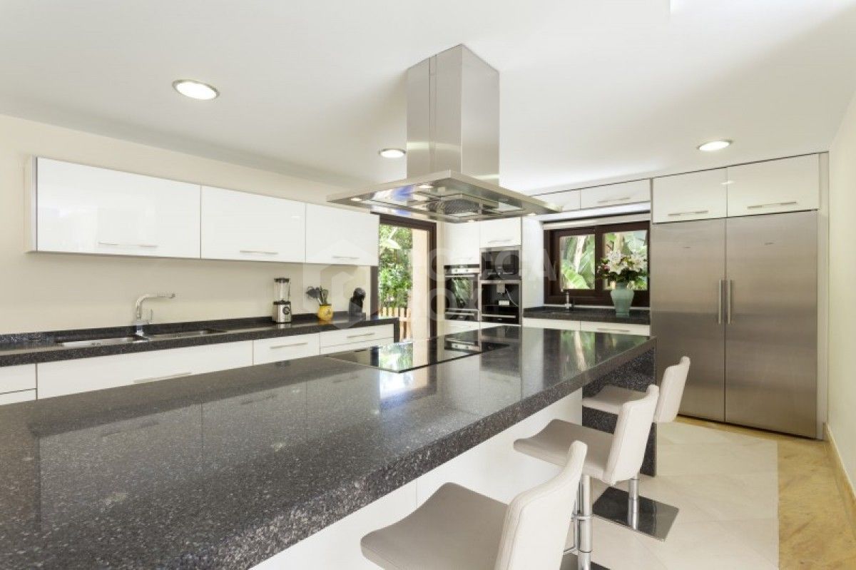 Fabulous 5 bed villa for sale in Nueva Andalucia in Marbella